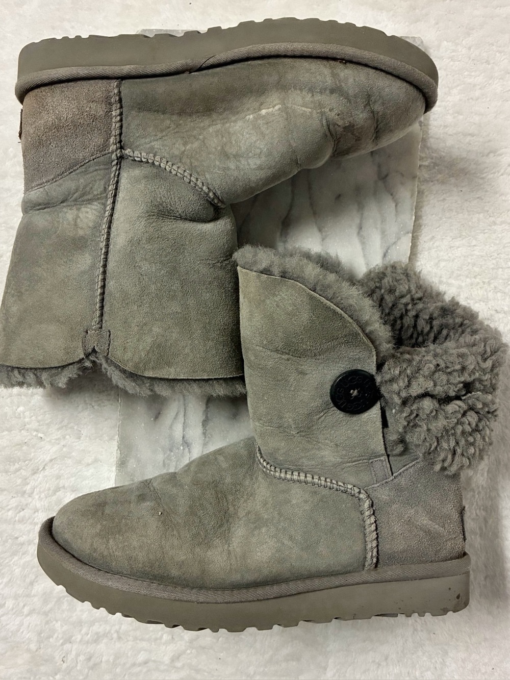 UGG Women's Bailey Button II winter boots Size 8